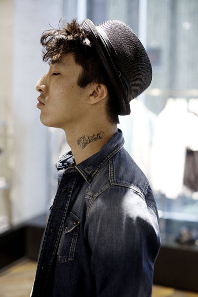 <strong>DIESEL｜ディーゼル</strong>　フラッグシップストア「ディーゼル ギンザ」　帽子1万8690円