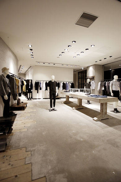 <strong>DIESEL｜ディーゼル</strong>　フラッグシップストア「ディーゼル ギンザ」　3階DIESEL BLACK GOLD