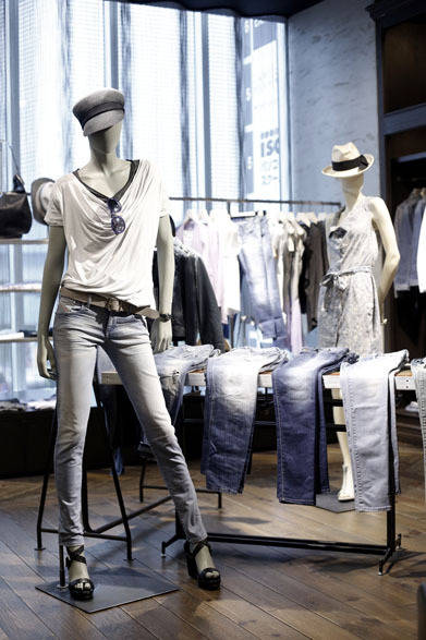 <strong>DIESEL｜ディーゼル</strong>　フラッグシップストア「ディーゼル ギンザ」　