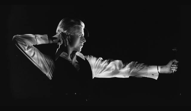 <strong>ART FILE 21｜「David Bowie is（デヴィッド・ボウイ展）」</strong>　The Archer Station to Station tour 1976 Photograph by John Rowlands © John Robert Rowlands