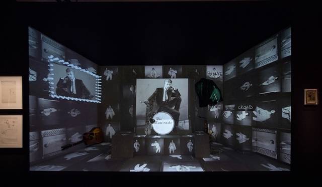 <strong>ART FILE 21｜「David Bowie is（デヴィッド・ボウイ展）」</strong>　 © Victoria and Albert Museum, London Special terms