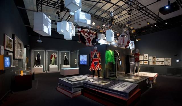 <strong>ART FILE 21｜「David Bowie is（デヴィッド・ボウイ展）」</strong>　 © Victoria and Albert Museum, London Special terms
