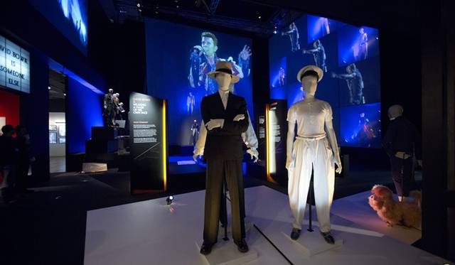 <strong>ART FILE 21｜「David Bowie is（デヴィッド・ボウイ展）」</strong>　 © Victoria and Albert Museum, London Special terms