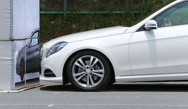 今回の試乗会では、安全装備をためすことができた。これは、十字路などで、突然飛び出してきたクルマに対応できるよう、ブレーキをアシストする、BASプラスのテスト