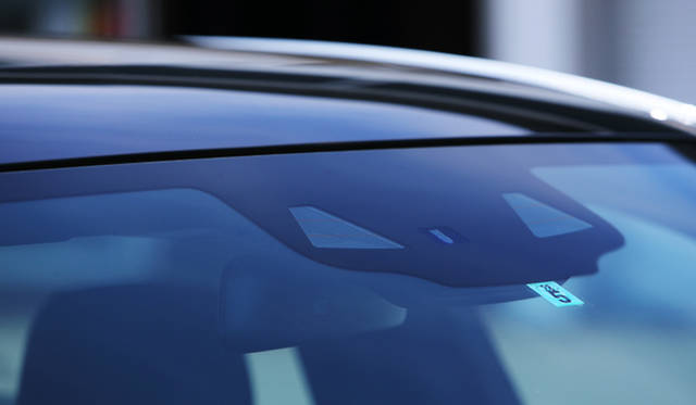 今回のマイナーチェンジのひとつの目玉であるステレオカメラ。これによって立体的に車両前方の空間をクルマが認識できるようになった