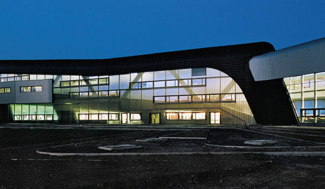 女性建築家 ザハ・ハディッドの作品としても知られるドイツ ライプツィヒのBMW センター