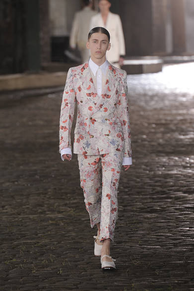 <strong>Alexander McQueen