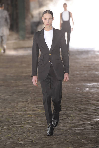 <strong>Alexander McQueen