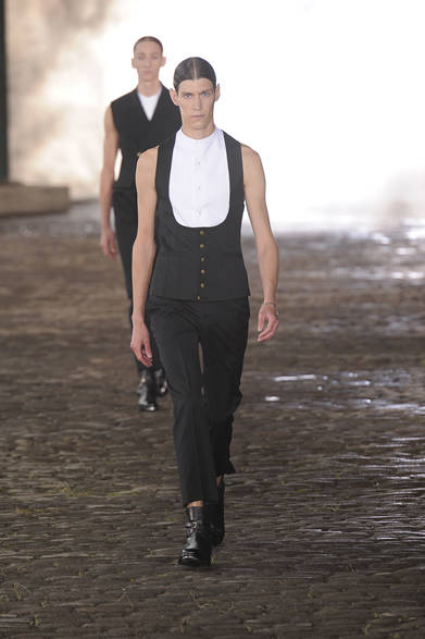 <strong>Alexander McQueen