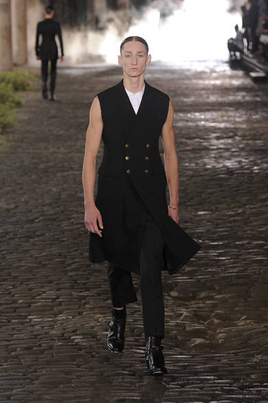 <strong>Alexander McQueen