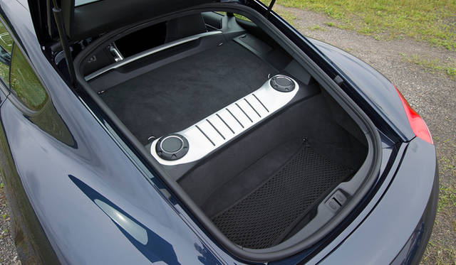 リアラゲッジコンパートメントは275リットルを確保