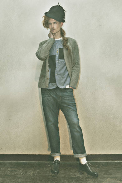 <strong>HAICARA｜ハイカラ</strong>　 HOWL 2013年秋冬コレクション　HUNTING CAP (13AW-AC04) 1万2600円 (HOWL×CA4LA)、JACQUARD KNIT CARDIGAN (13AW-KT02) 3万7800円、PATCH WORK SHIRT (13AW-SH01) 2万3100円、DENIMS (1507) (13AW-PT03-1) 2万3100円、MARIA BRASS BEADS NECKLACE (13AW-AC19) 1万5750円(HOWL×Garden of Eden)