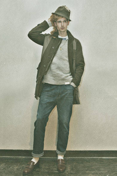 <strong>HAICARA｜ハイカラ</strong>　 HOWL 2013年秋冬コレクション　HUNTING CAP (13AW-AC04) 1万2600円 (HOWL×CA4LA)、WALKING BAL COLLOR COAT (13AW-CO02) 5万1450円、ZIP KNIT (13AW-KT01) 4万6200円、PATCH WORK SHIRT (13AW-SH01) 2万3100円、DENIMS (1507) (13AW-PT03-1) 2万3100円、MARIA BRASS BEADS NECKLACE (13AW-AC19) 1万5750円(HOWL×Garden of Eden)