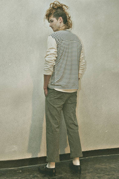 <strong>HAICARA｜ハイカラ</strong>　 HOWL 2013年秋冬コレクション　BACK BORDER CLOTH (13AW-CS03) 1万2600円、WAFFLE CLOTH (13AW-CS01) 1万6800円、COTTON HERRING BONE WORK PANTS (13AW-PT02) 2万7300円