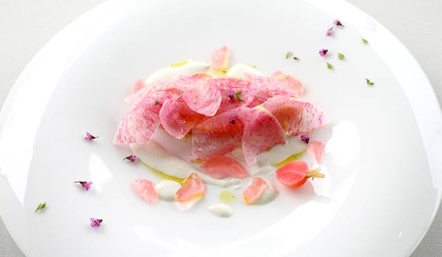 「タスマニア産サーモンのミ・キュイ」