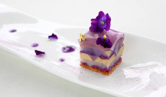 「フォワグラ・帆立貝・紫キャベツのプレッセ」