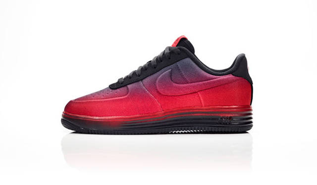 <strong>NIKE SPORTSWEAR｜ナイキ スポーツウェア</strong>　「NIKE LUNAR FORCE 1」1万3650円