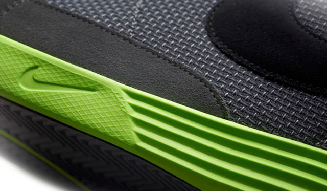 <strong>NIKE SPORTSWEAR｜ナイキ スポーツウェア</strong>　「NIKE LUNAR BLAZER」1万500円