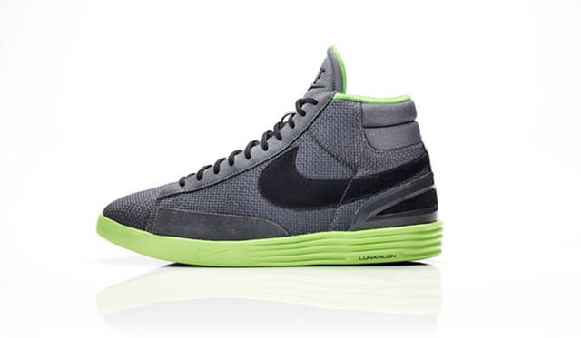 <strong>NIKE SPORTSWEAR｜ナイキ スポーツウェア</strong>　「NIKE LUNAR BLAZER」1万500円