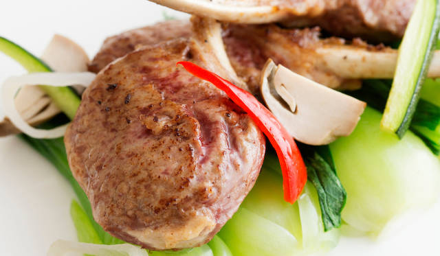 コンチネンタルレストラン「テラス オン・ザ・ベイ」では、チバソムのスパキュイジーヌを味わえるコース料理も登場する