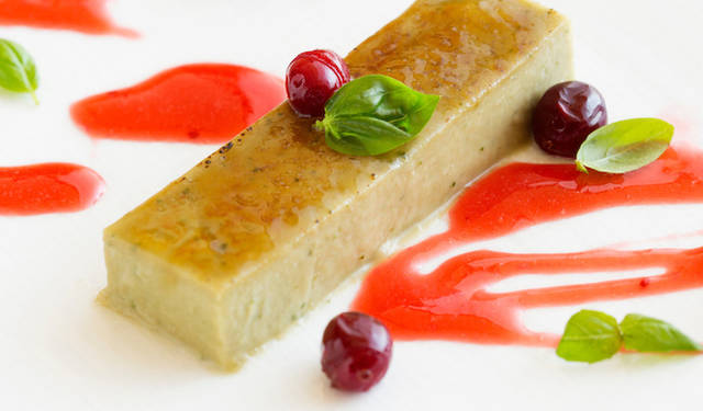 コンチネンタルレストラン「テラス オン・ザ・ベイ」では、チバソムのスパキュイジーヌを味わえるコース料理も登場する