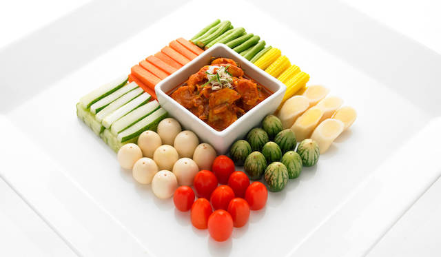 コンチネンタルレストラン「テラス オン・ザ・ベイ」では、チバソムのスパキュイジーヌを味わえるコース料理も登場する