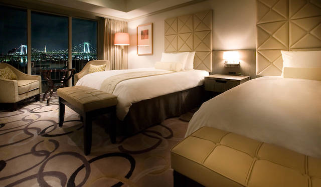 ホテル日航東京 ツインルームからレインボータワーをのぞむ