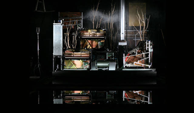 <strong>YCAM｜ワイカム</strong>　「YCAM10周年記念祭」　インスタレーション／パフォーマンス作品　ハイナー・ゲッベルス「Stifters Dinge」（7月13日、14日、15日開催）　photo by MARIO DEL CURTO