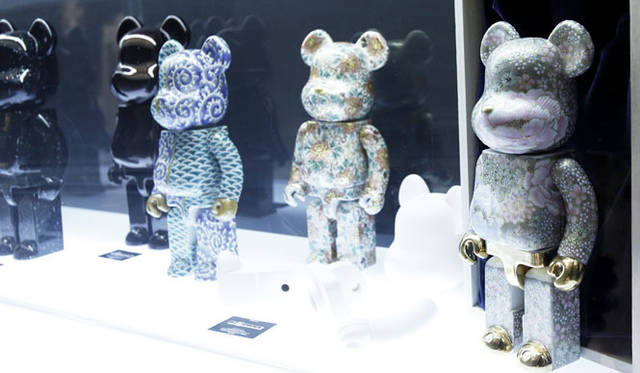 <strong>MEDICOM TOY｜メディコム・トイ</strong>　新製品展示会「MEDICOM TOY EXHIBITION ’13」　九谷焼 BE@RBRICK（発売日未定）