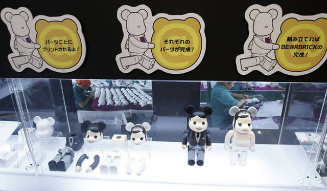 <strong>MEDICOM TOY｜メディコム・トイ</strong>　新製品展示会「MEDICOM TOY EXHIBITION ’13」　BE@RBRICKの製造工程展示
