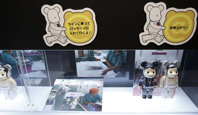 <strong>MEDICOM TOY｜メディコム・トイ</strong>　新製品展示会「MEDICOM TOY EXHIBITION ’13」　BE@RBRICKの製造工程展示