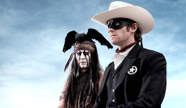 主演のジョニー・デップ（左）と、アーミー・ハマー　© Disney Enterprises, Inc. and Jerry Bruckheimer Inc.  All Rights Reserved.