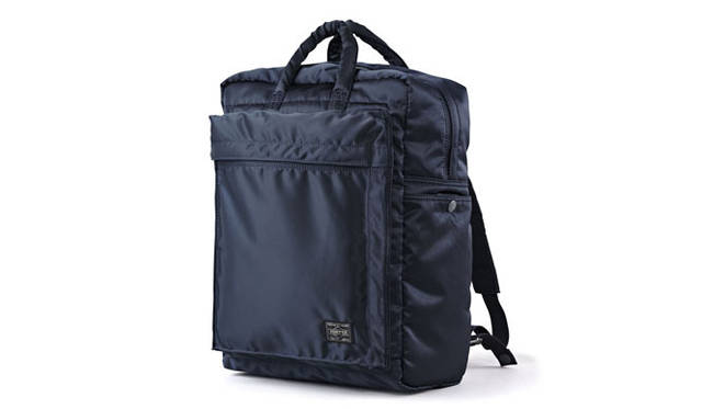 <strong>HEAD PORTER｜ヘッド・ポーター</strong>　「TANKER」ニューコレクション　コンパクトなサイズ感と、ショルダーストラップに特徴のあるデイバッグはデイリーユースにも最適で、ハンドル・ショルダーの2ウェイタイプの「2WAY BAG」（622-0076 / W265×H350×D130mm）1万7850円