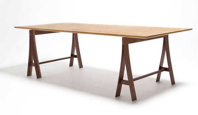 <strong>西武渋谷店インテリアフロア「LIVING EDITON」</strong>　スモールギャラリースペース「Preview（プレビュー）」に出展、デザインスタジオ「2TONE」　薄い材を広げて生まれるテンションを構造とした脚をもつテーブル「A.tension」（国際家具コンペティション旭川2011 入選）