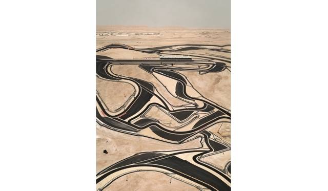 <strong>ART｜日本で初の個展となる『アンドレアス・グルスキー展』を開催</strong>　　《バーレーンI》 2005年　© ANDREAS GURSKY/JASPAR, 2013 Courtesy SPRÜTH MAGERS BERLIN LONDON
