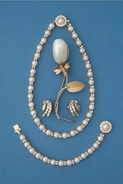 <strong>グランマティックの新作ジュエリーが到着</strong><br /><br />ヴィンテージブローチ　4万4100円<br />ネックネス　2万6250円<br />ヴィンテージイヤリング　2万5250円<br />ブレスレット　1万6800円