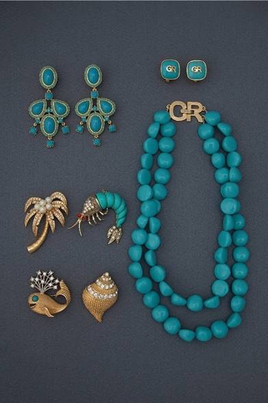 <strong>グランマティックの新作ジュエリーが到着</strong><br /><br />ネックレス　2万3100円<br />イヤリング（右）　4万5150円<br />イヤリング（左）　4万8300円<br />ヴィンテージブローチ（ロブスター）　2万6250円<br />ヴィンテージブローチ（ヤシの木）　2万4150円<br />ヴィンテージブローチ（貝）　1万9950円<br />ヴィンテージブローチ（クジラ）　2万1000円