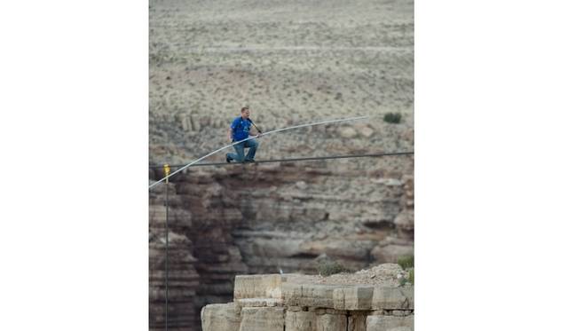 <strong>JEANRICHARD｜アンバサダーのニック・ワレンダが綱渡りでのグランドキャニオン横断に成功</strong>　© Tim Boyles Photography, All rights reserved