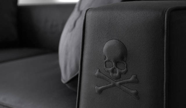 <strong>BUILDING｜ビルディング</strong>　 BUILDING×mastermind JAPANオリジナルソファ「Chill Out Sofa」