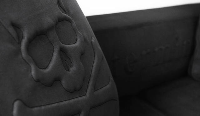 <strong>BUILDING｜ビルディング</strong>　 BUILDING×mastermind JAPANオリジナルソファ「Chill Out Sofa」