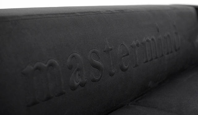 <strong>BUILDING｜ビルディング</strong>　 BUILDING×mastermind JAPANオリジナルソファ「Chill Out Sofa」