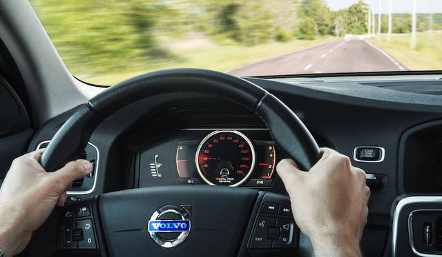 後方からの緊急車両の接近を知らせる機能 