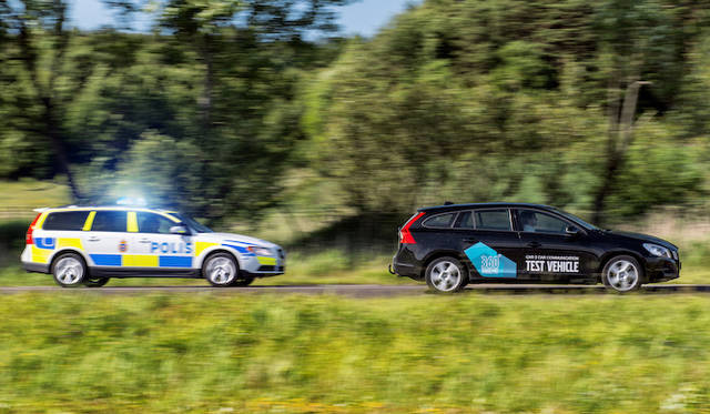 後方からの緊急車両の接近を知らせる機能 