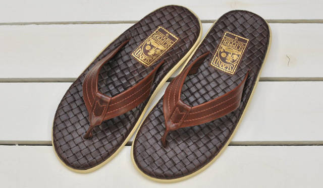 <strong>UNITED ARROWS green label relaxing</strong>　 アイランド・スリッパ“ショップインショップ”イベント　エンボスレザーモデル 1万3650円