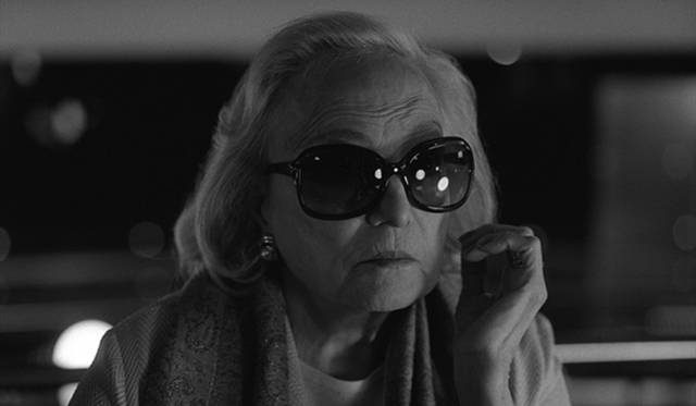 アウロラ役のラウラ・ソヴェラル　© O SOM E A FÚRIA, KOMPLIZEN FILM, GULL