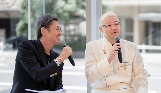 MCのロバート・ハリス氏（左）とパティシエの辻口博啓氏（右）