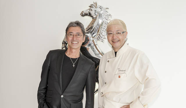 MCのロバート・ハリス氏（左）とパティシエの辻口博啓氏（右）