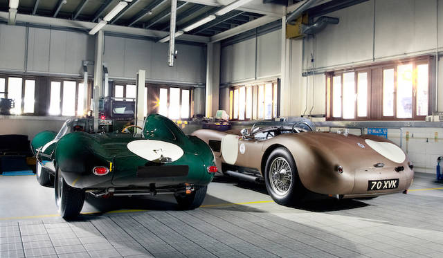 ル・マン24時間レースを1955年から57年まで制したDタイプ（手前）と51年、53年を制したCタイプ（奥）