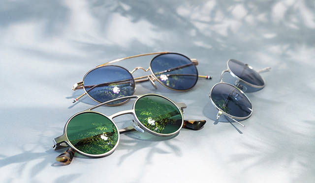 特集｜夏の定番サングラスBEST10<br /><br /><strong>“TEIBAN” SUNGLASS 05｜メタルフレーム・ラウンド<br />レトロ、上品、トラディショナル</strong><br /><br />華奢なメタルフレームで丸型、アンティークのような繊細なデザインが魅力で、ここ数シーズン人気が高まっているのがこのサングラスである。クラシックに寄りすぎないセレクトのコツは、キレイな色のレンズを選ぶこと。グリーンやブルー、薄めのグレーなどがお薦めだ。<br /><br />左／4万950円（プラダ／ミラリ ジャパン）<br />中／4万8300円（トム ブラウン アイウエア／ディータ レジェンズ代官山本店）<br />右／3万3600円（オリバーピープルズ／オリバーピープルズ 東京ギャラリー）  <br /><br />ミラリ ジャパン　Tel. 03-5428-6475<br />ディータ レジェンズ代官山本店　Tel. 03-5784-6383<br />オリバーピープルズ 東京ギャラリー　Tel. 03-5766-7426