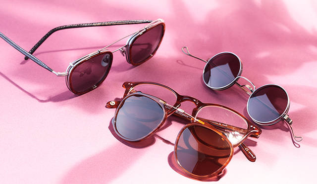 特集｜夏の定番サングラスBEST10<br /><br /><strong>“TEIBAN” SUNGLASS 08｜クリップオン<br />繊細さとボリューム感を両立</strong><br /><br />定番がいいけどちょっとしたクセもほしい……そんなワガママな要求にこたえてくれるのがこのクリップオン。通常の眼鏡フレームに取り外し可能なレンズフレームが付属したタイプである。繊細さ、レトロなテイストを醸し出しながらも、適度な男らしさをアピール。ジャケットやスーツの上品なスタイリングで、ミスマッチを楽しんでほしい。<br /><br />左／6万1950円（カトラー アンド グロス／グローブスペックス ストア）<br />中／眼鏡2万5250円、レンズクリップ8400円（ともにGLCO／ブリンク青山本店）<br />右／眼鏡4万6200円、レンズクリップ1万1440円（ともにルノア／オブジェ イースト） <br /><br />グローブスペックス ストア　Tel. 03-5459-8377<br />ブリンク青山本店　Tel. 03-5775-7525<br />オブジェ イースト　Tel. 03-3538-3456